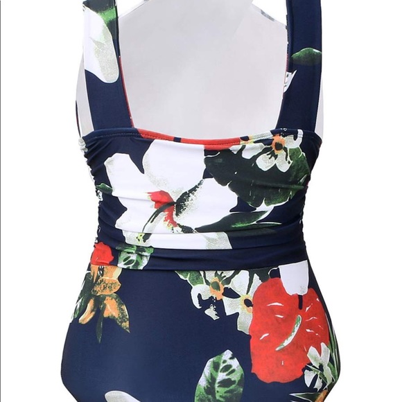 Swim suit - Picture 4 of 5